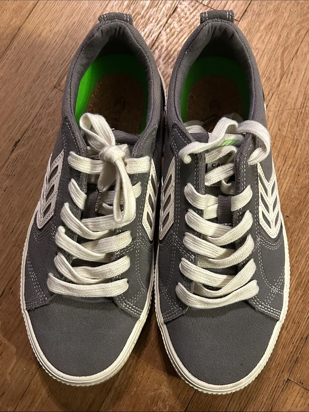 Cariuma Gray Canvas Sneakers with White Laces Women’s 8 Men’s 6.5